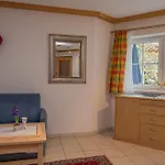 Charlotte Am Geigenbuehel -apartments Апарт-отель 3*