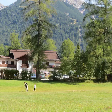 Charlotte Am Geigenbuehel -apartments Апарт-отель 3*
