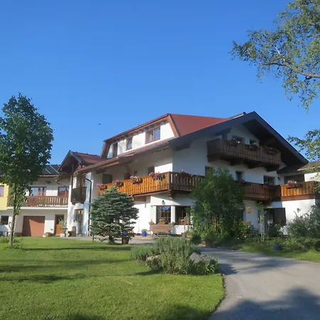 Charlotte Am Geigenbuehel -apartments 公寓式酒店 3*