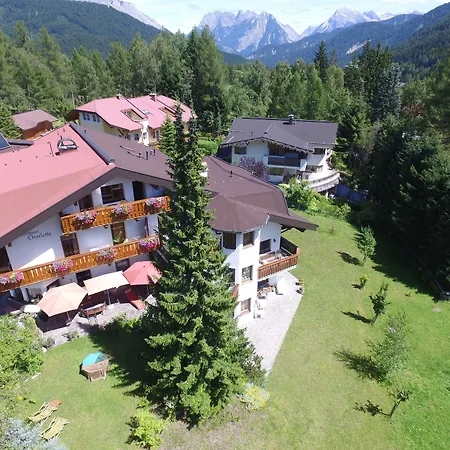 Charlotte Am Geigenbuehel -apartments 3*