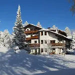 Charlotte Am Geigenbuehel -apartments 3*