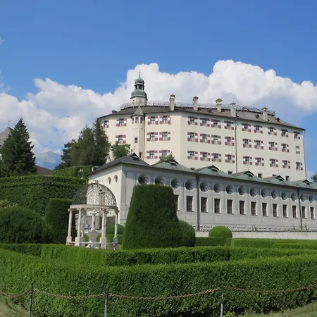 Lägenhetshotell Charlotte Am Geigenbuehel -apartments 3*